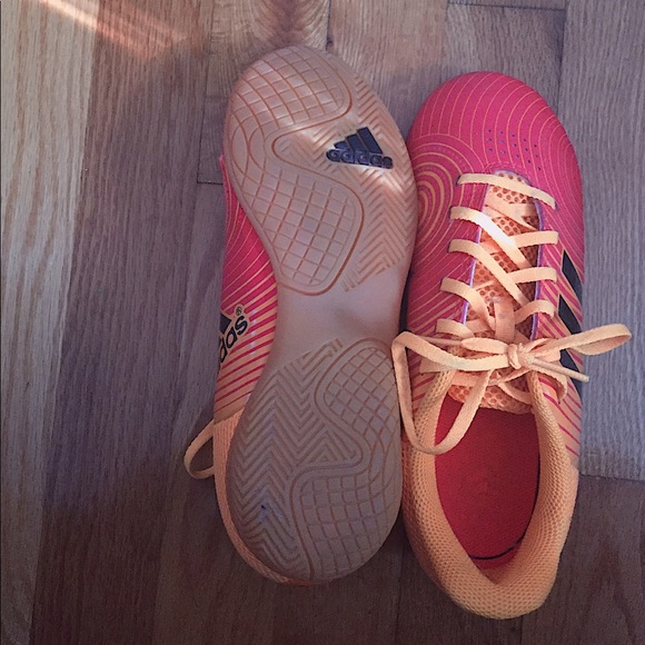 Indoor soccer adidas shoes - Picture 3 of 3